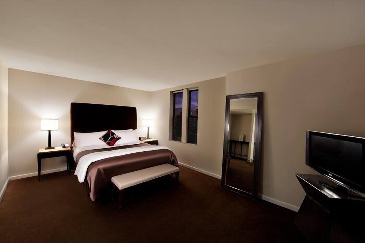 Superior Room, 1 King Bed | Hypo-allergenic bedding, down duvets, in-room safe, desk