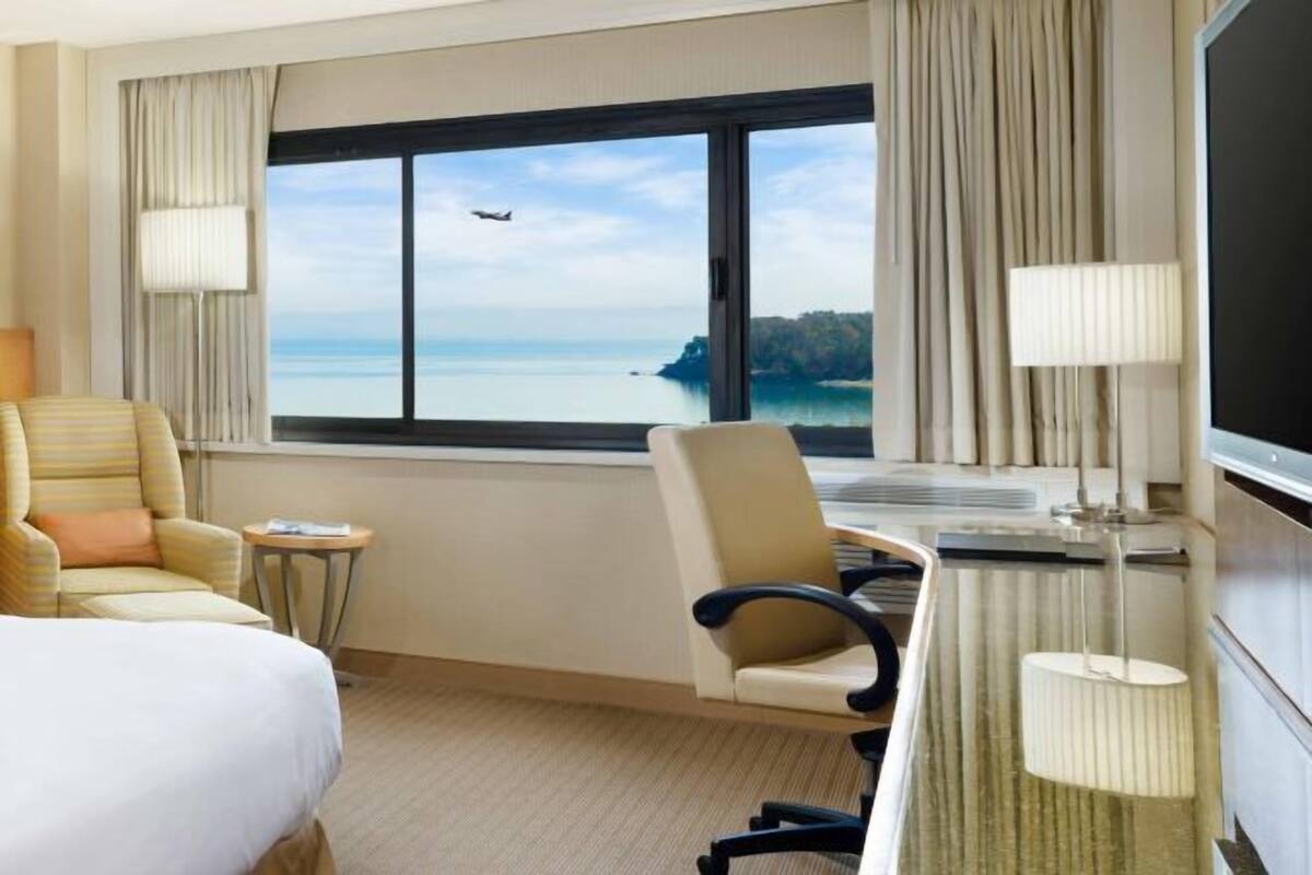 Premium bedding, pillowtop beds, in-room safe, desk