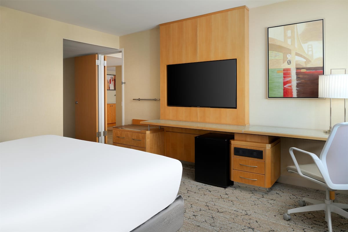 Suite, 1 King Bed, Bay View - Resort Fee Waived