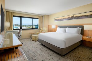 Suite, 1 King Bed, Bay View - Resort Fee Waived | Ropa de cama de alta calidad y camas con pillow-top 