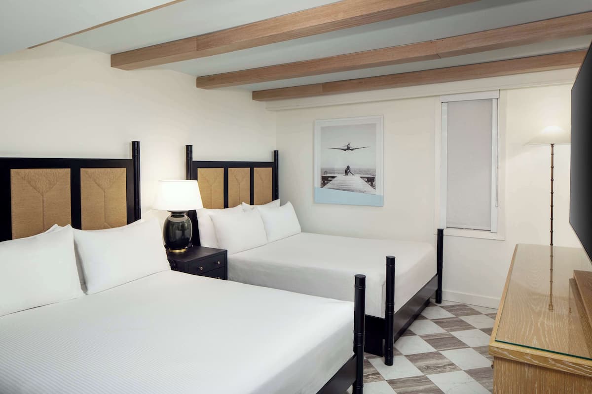 Hypo-allergenic bedding, in-room safe, blackout drapes