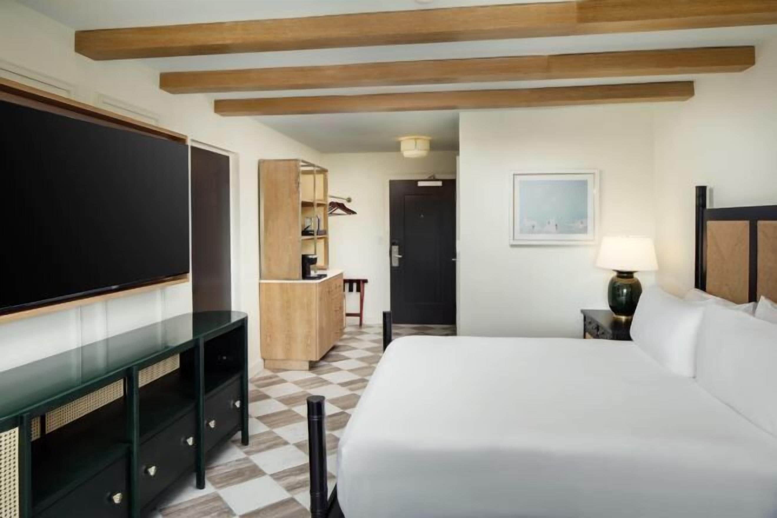 Hypo-allergenic bedding, in-room safe, blackout drapes