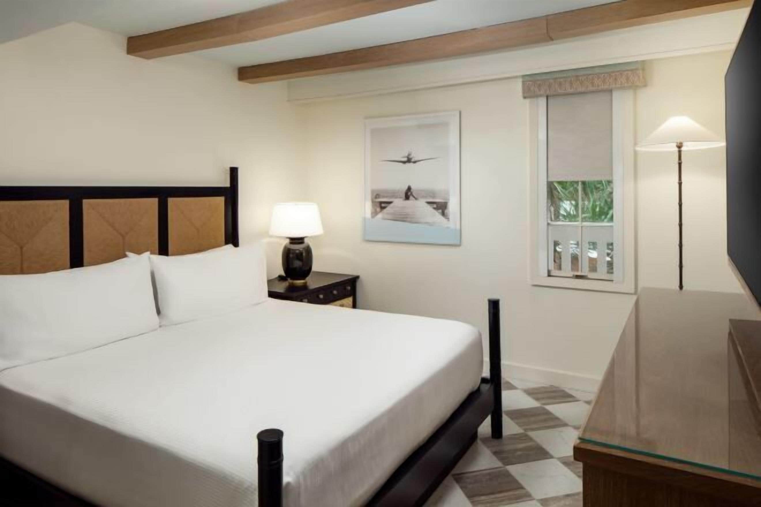 Hypo-allergenic bedding, in-room safe, blackout drapes