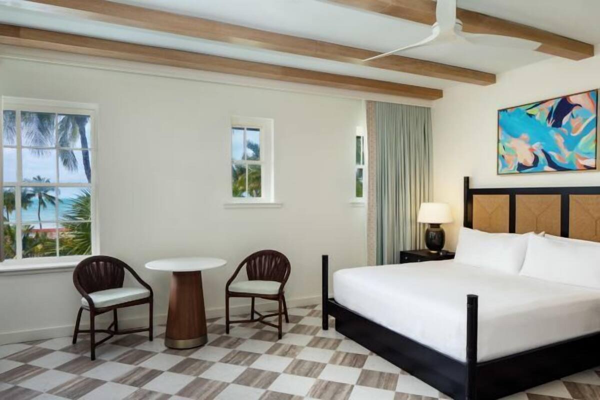 Ropa de cama hipoalergénica, caja fuerte, cortinas opacas