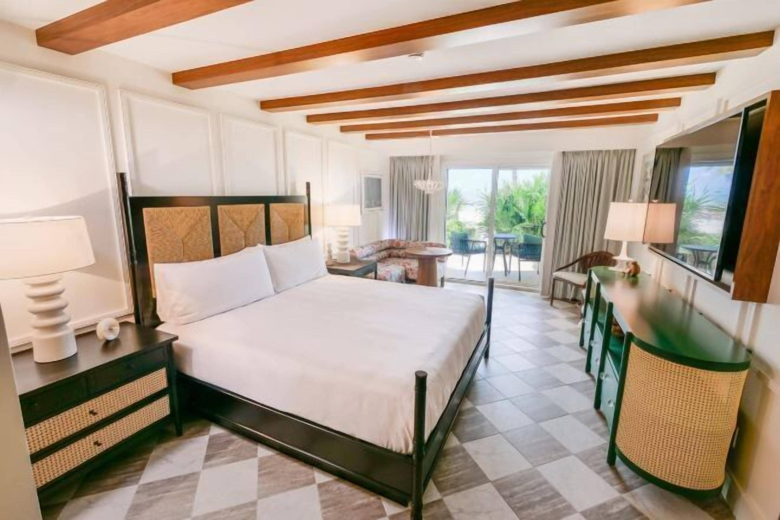 Hypo-allergenic bedding, in-room safe, blackout drapes