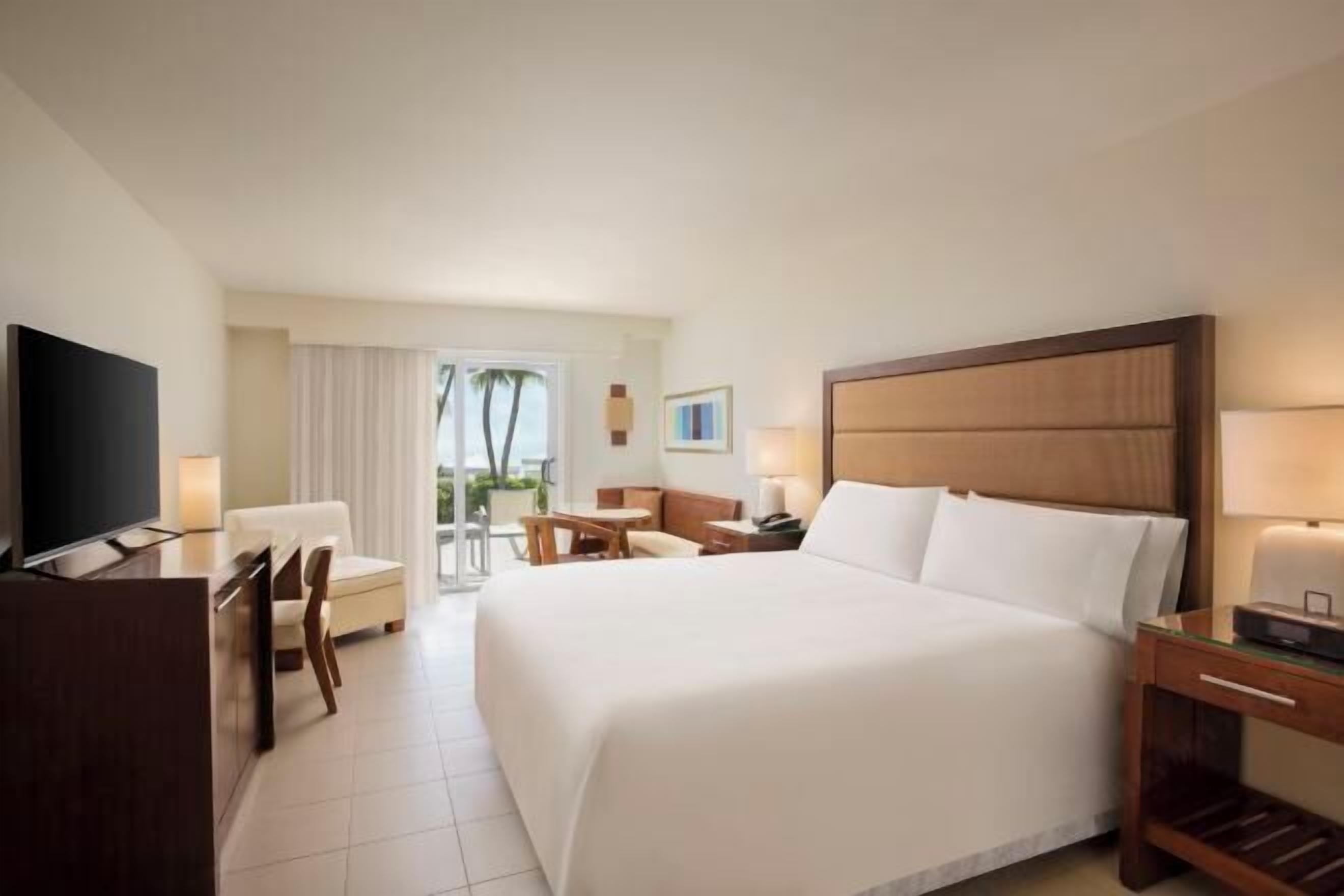 Hypo-allergenic bedding, in-room safe, blackout drapes