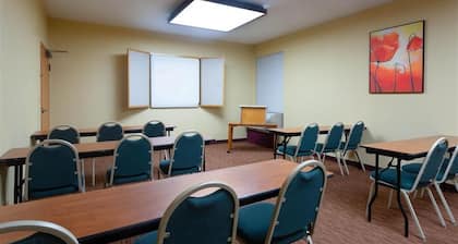 CLT Airport Inn & Suites