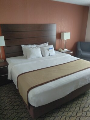 Rom, 1 kingsize-seng, ikke-røyk | Sengetøy av topp kvalitet, safe på rommet og skrivebord