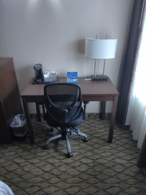 Room, 1 King Bed, Accessible, Non Smoking (Mobility Accessible) | Premium bedding, in-room safe, desk, laptop workspace