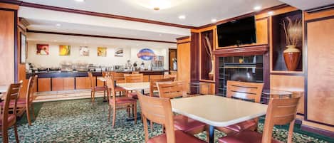 Ilmainen päivittäinen mannermainen aamiainen