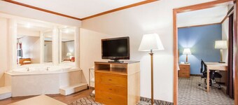 Baymont by Wyndham Madison Heights Detroit Area