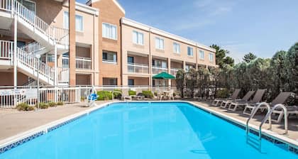 Baymont by Wyndham Madison Heights Detroit Area