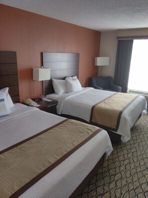 Room, 2 Queen Beds, Non Smoking | Premium bedding, in-room safe, desk, laptop workspace - Baymont by Wyndham Madison Heights Detroit Area (Madison Heights)