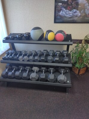 Fitness facility - Baymont by Wyndham Madison Heights Detroit Area (Madison Heights)