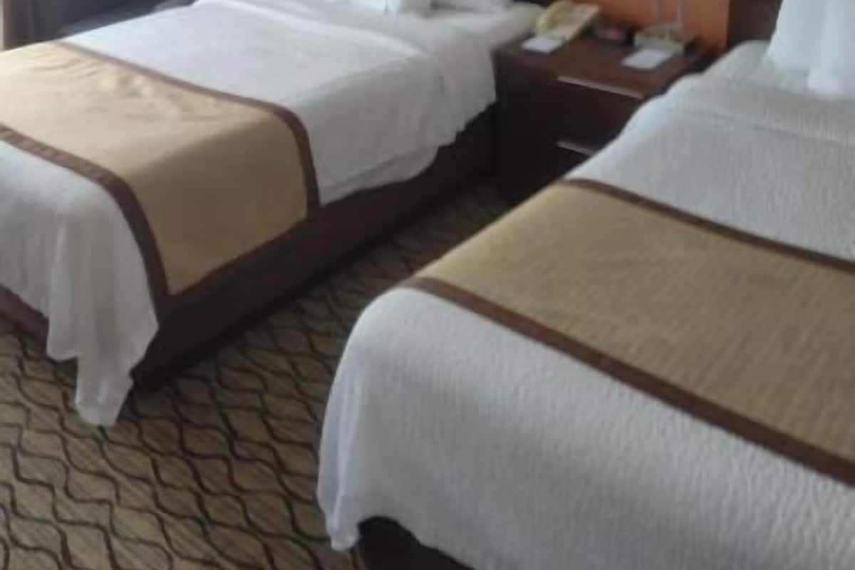 Premium bedding, in-room safe, desk, laptop workspace