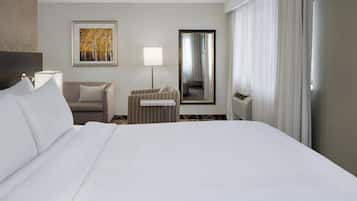 Junior Suite, 1 King Bed | Premium bedding, desk, blackout drapes, iron/ironing board