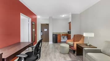 1 bedroom, pillow-top beds, desk, laptop workspace