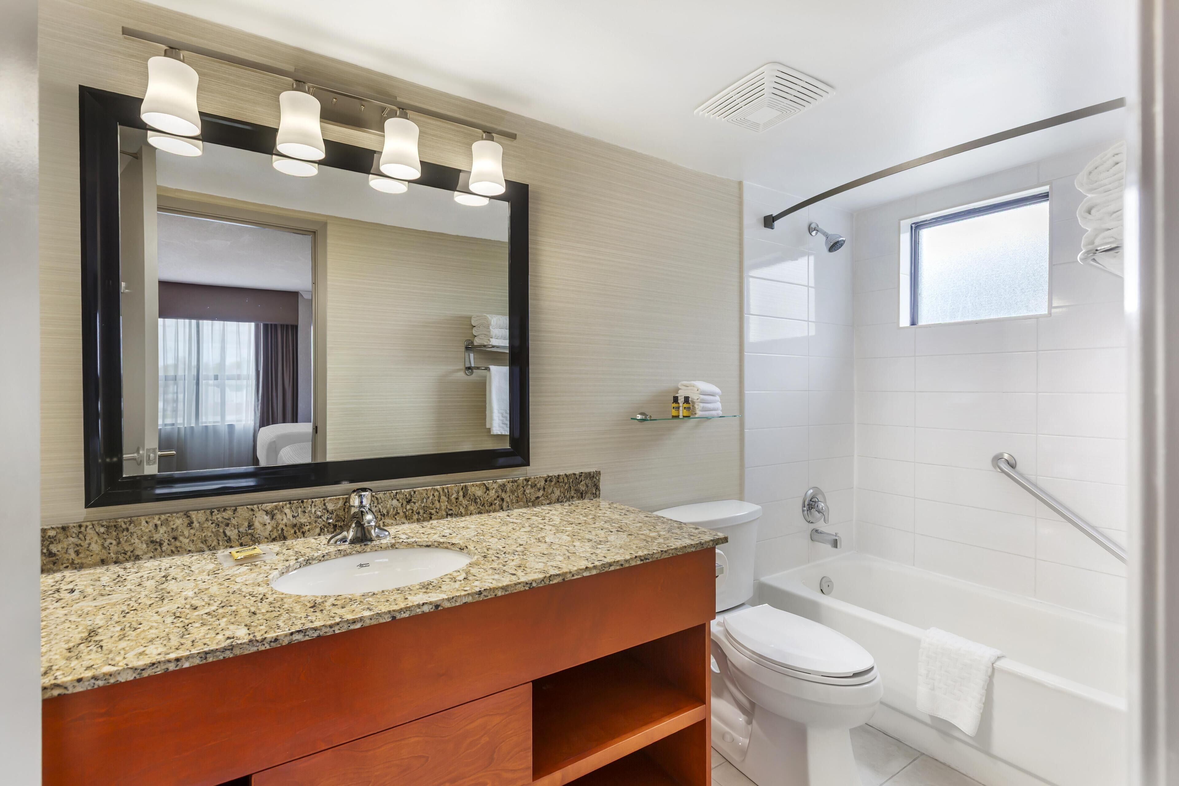 Suite, 2 Queen Beds, Non Smoking, Kitchenette (with Sofabed) | Bathroom