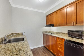 Suite, 2 Queen Beds, Non Smoking, Kitchenette (with Sofabed) | Private kitchen