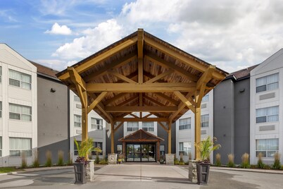 Best Western Plus Rose City Suites