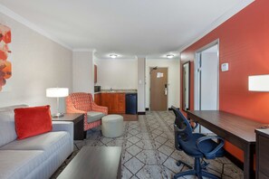 1 bedroom, pillowtop beds, desk, laptop workspace