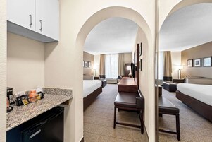 Suite, 1 King Bed with Sofa bed, Non Smoking | Premium bedding, desk, blackout drapes, iron/ironing board