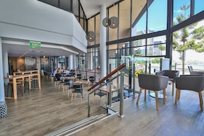 Daily cooked-to-order breakfast (AUD 25 per person)