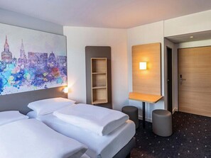 Twin Room | Desk, blackout curtains, iron/ironing board (on request), free WiFi - B&B HOTEL Aachen City-Ost (Aachen)