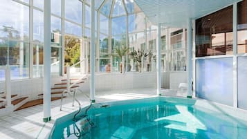 Indoor pool, pool loungers