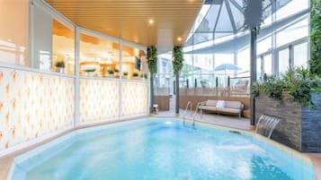 Innenpool, Liegestühle