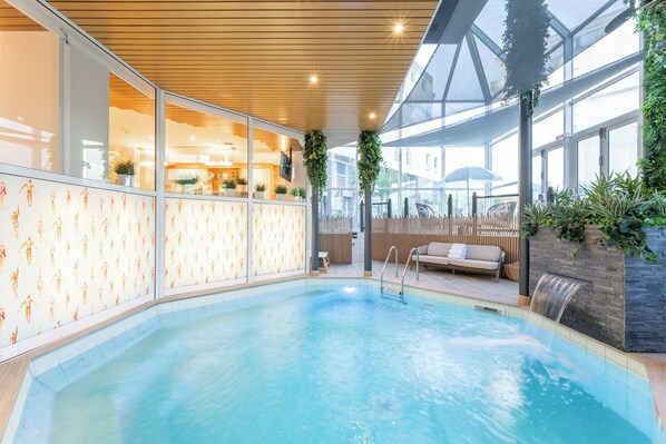 Indoor pool, pool loungers