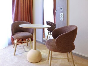 Premium bedding, Select Comfort beds, desk, blackout curtains - Mercure Grenoble Centre Porte des Alpes (Grenoble)