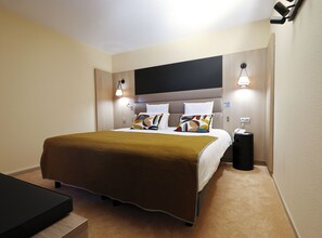 Premium bedding, Select Comfort beds, desk, blackout curtains - Mercure Grenoble Centre Porte des Alpes (Grenoble)