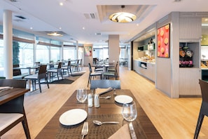 Lunch and dinner served, French cuisine