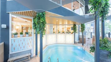 Indoor pool, sun loungers