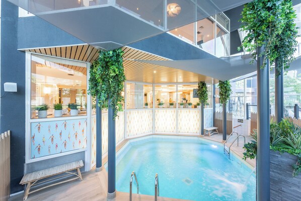 Indoor pool, pool loungers