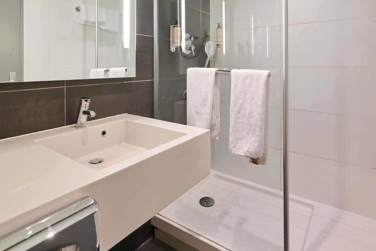 Superior Room, 1 Double Bed | Premium bedding, Select Comfort beds, desk, blackout curtains