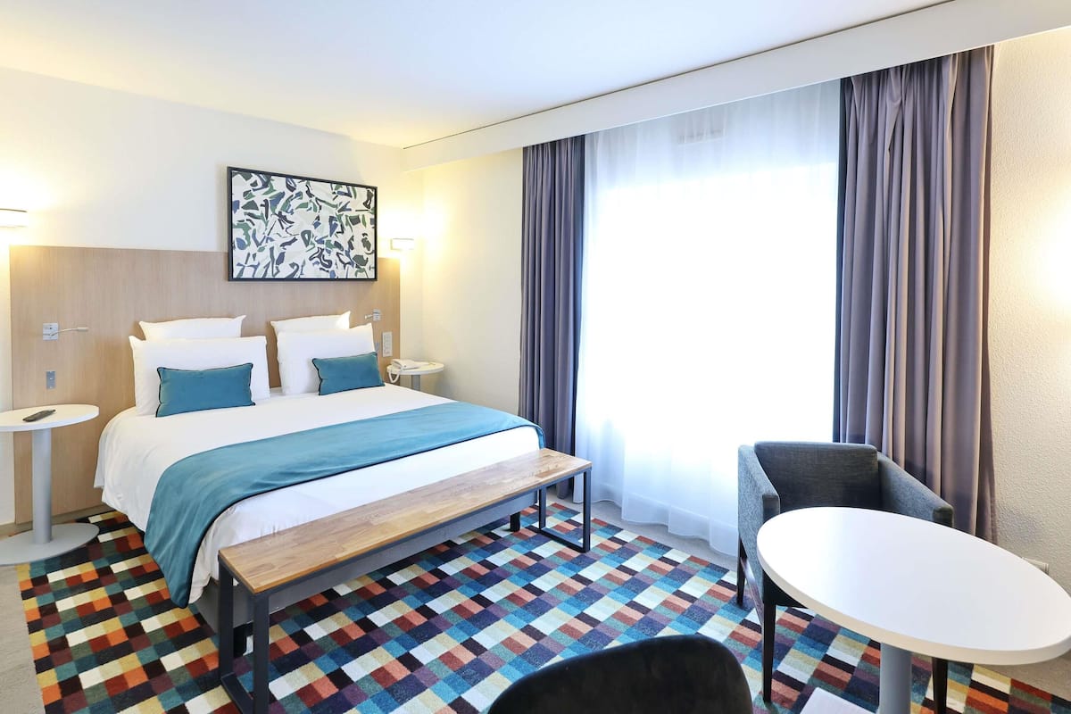 Ropa de cama de alta calidad, colchones Select Comfort, escritorio