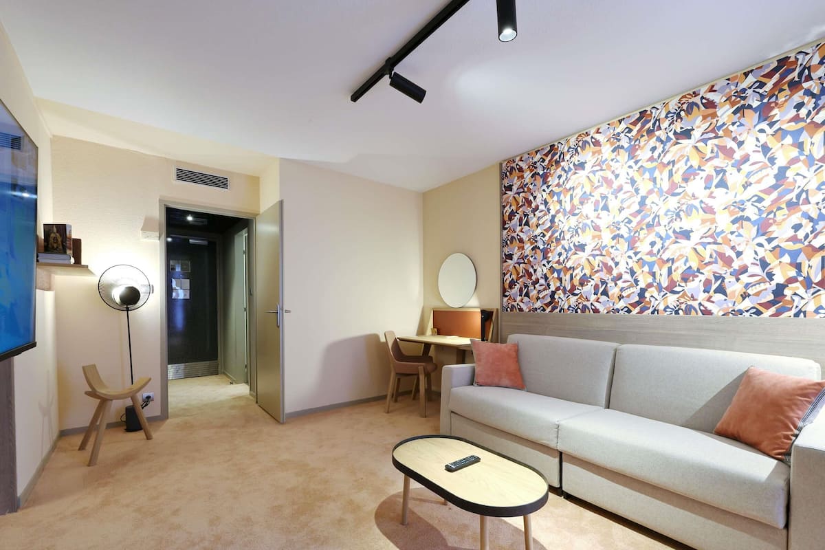 Junior Suite, 1 King Bed with Sofa bed | Premium bedding, Select Comfort beds, desk, blackout curtains