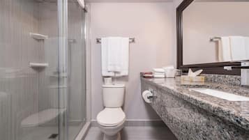 Habitación individual Deluxe, 1 cama de matrimonio grande, no fumadores | Baño | Ducha y bañera combinadas y artículos de higiene personal gratuitos