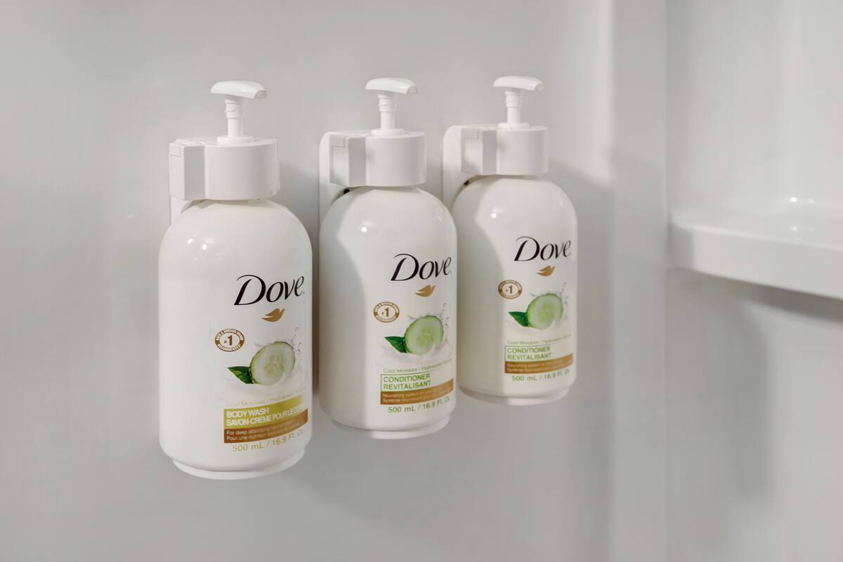 combined shower/bathtub, free toiletries, hair dryer, towels