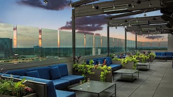 Breakfast, lunch, dinner served; American cuisine