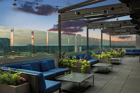 Breakfast, lunch, dinner and brunch served . Hotel Colee, Atlanta Buckhead, Autograph Collection
