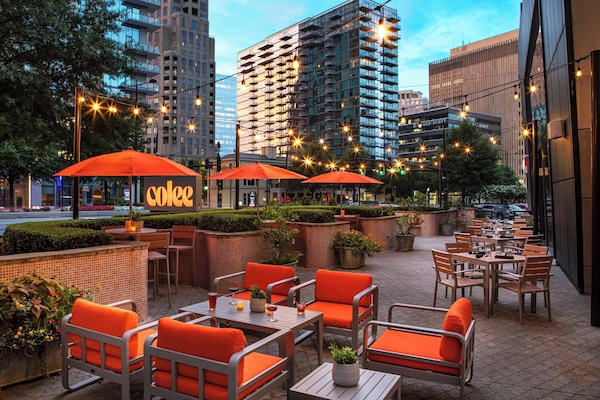 Breakfast, lunch, dinner served; American cuisine