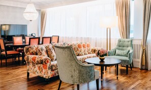 Suite, Non Smoking | Minibar, in-room safe, desk, laptop workspace