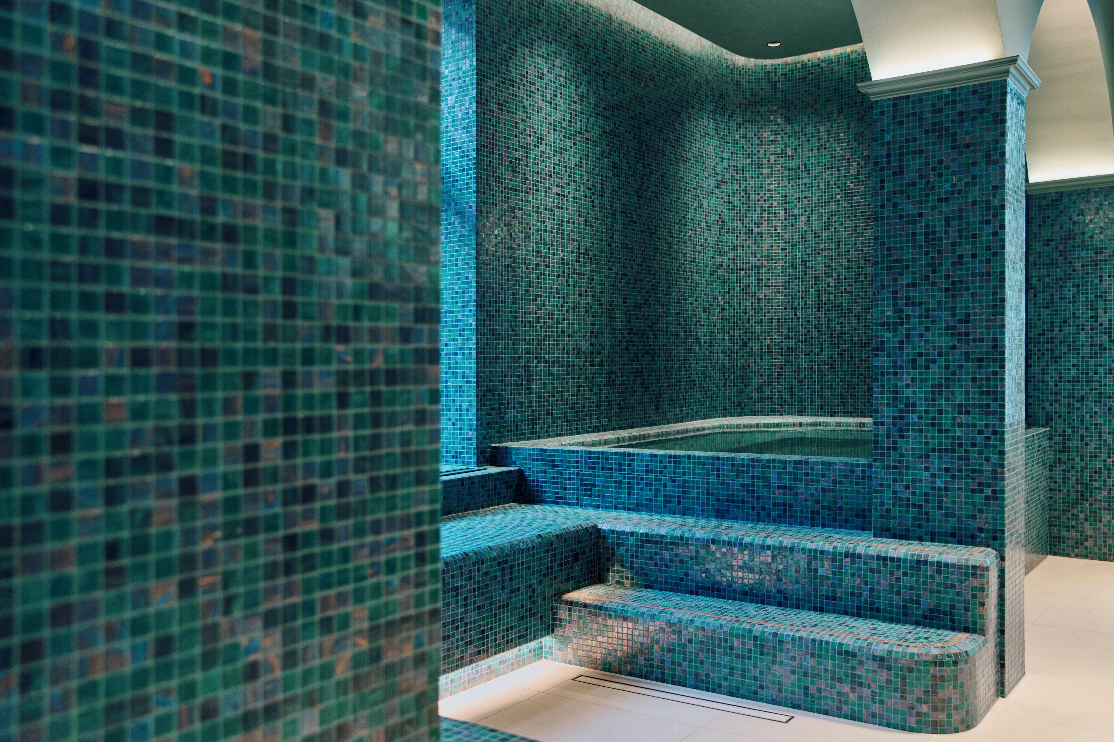 Couples treatment rooms, body treatments, facials, massages