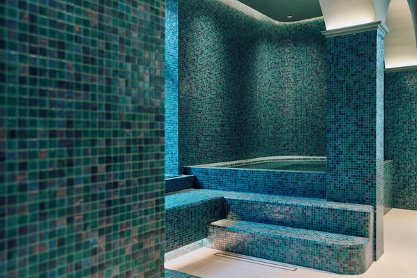 Couples treatment room(s), body treatments, facials, massages