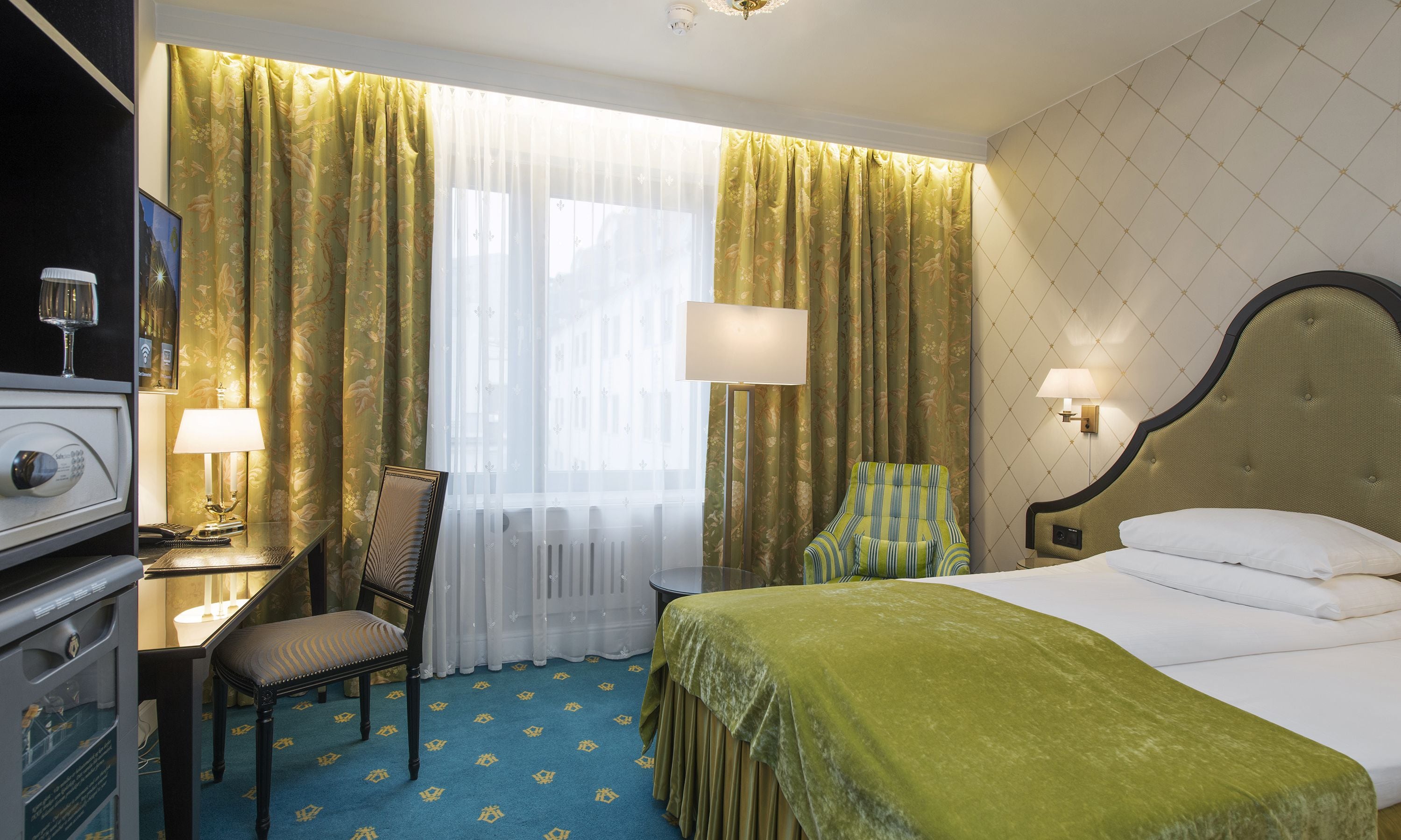 Standard Single Room, Non Smoking | Minibar, in-room safe, desk, laptop workspace