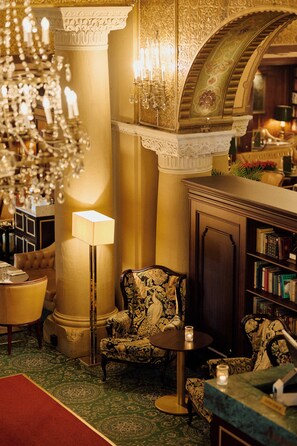 Lobby sitting area - Hotel Bristol (Oslo)