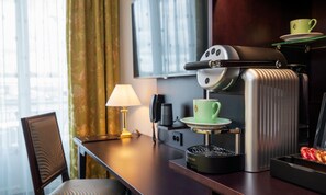 Minibar, in-room safe, desk, laptop workspace